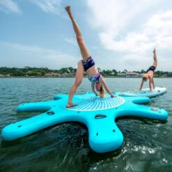 PLATEFORME YOGA GONFLABLE AQUA MARINA YOGA DOCK 2023 17 PLATEFORME YOGA GONFLABLE AQUA MARINA YOGA DOCK 2023 -FANATIC || Starboard || JOBE Soldes Boutique plateforme yoga gonflable aqua marina yoga dock 2023 4